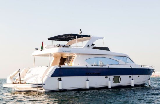 80 FT YACHT JACUZZI 40 PERS