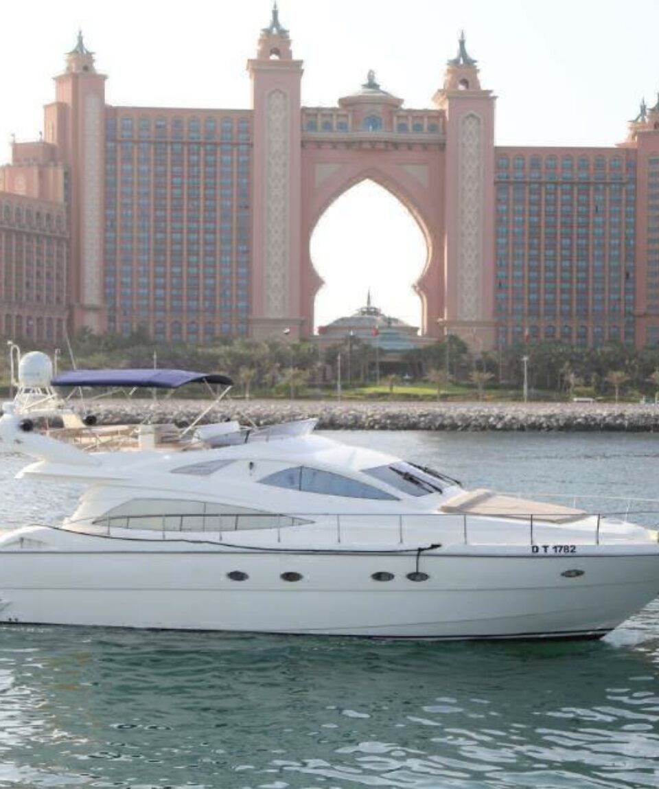 50 FT YACHT MARINA 15 PERS